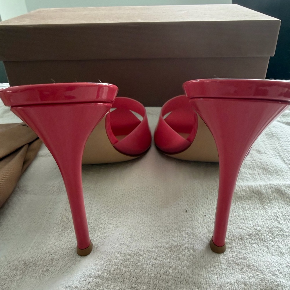Pink Gianvito Rossi heels for sale! In good condition. Size 38.5! - Picture 2 of 4